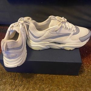 Dior B22’s